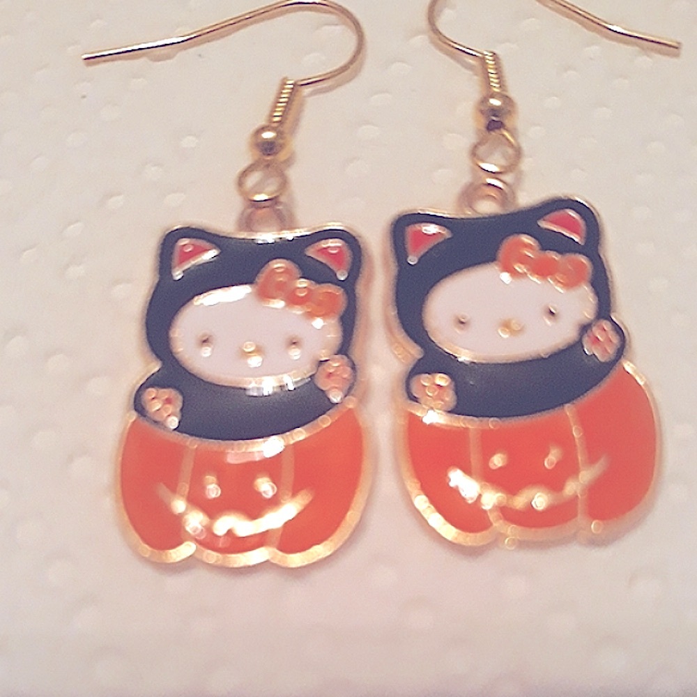 Hello Kitty Black Cat Pumpkin Charm Dangle Earrings Gold Enamel SS NEW Handmade - Picture 1 of 7